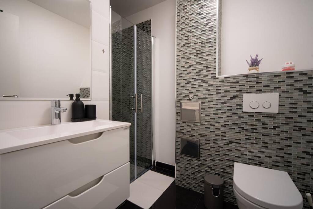 רייקה Apartment Hesa- 4 Star Apartment מראה חיצוני תמונה